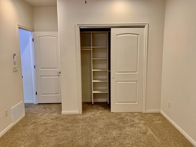 Building Photo - 2276 Greystone Dr
