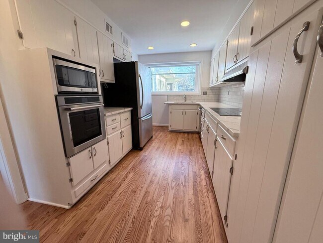 Building Photo - 5804 Lenox Rd