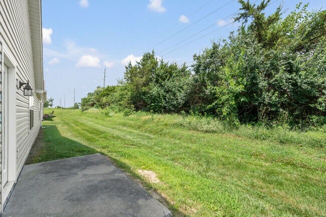 Building Photo - 1713-1715-1715 Louise Cir
