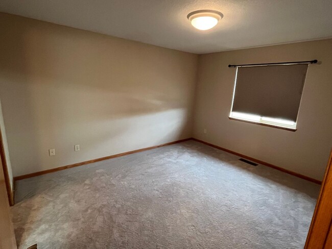 Building Photo - 4 Bedroom, 3 Bathroom Home for Rent