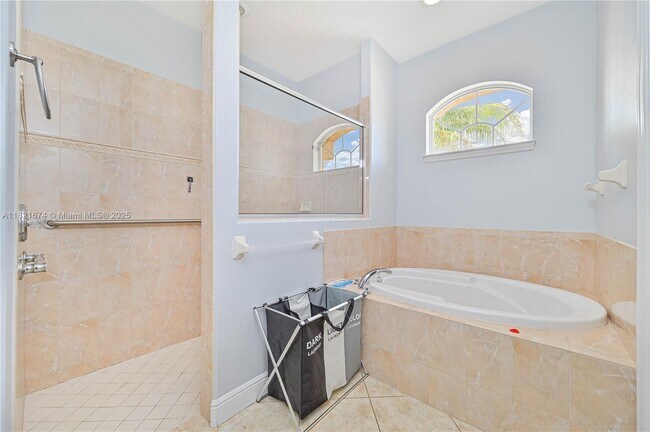 Building Photo - 621 NW 37th Ave
