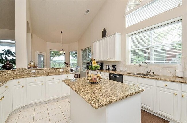 Building Photo - 1306 Ventura Canyon Dr