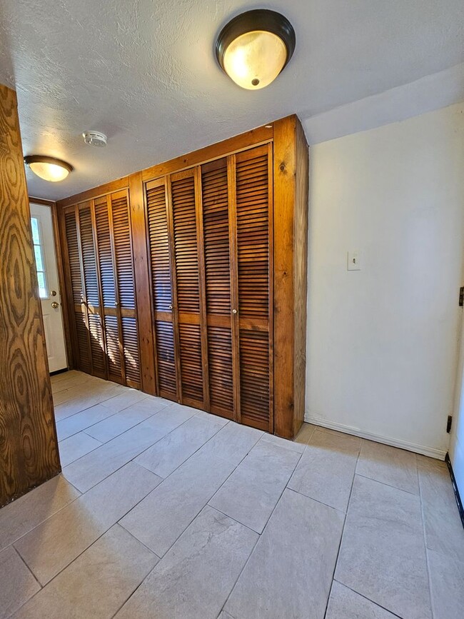 Building Photo - (3) Bed/(2) Bath in Core Norman! Pet Negotiable!