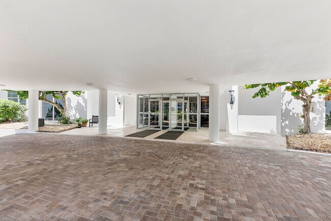 Building Photo - 2851 S Ocean Blvd