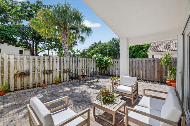 Building Photo - 1866 Capeside Cir