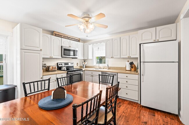 Building Photo - 75 Webb Ave