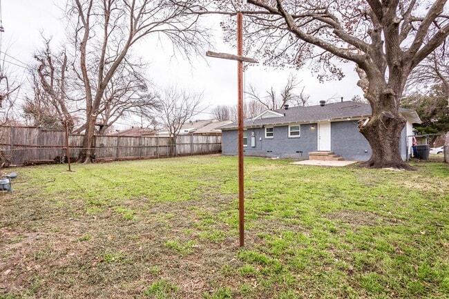 Building Photo - Updated 3 Bedroom, 1 Bath Home in Casa View