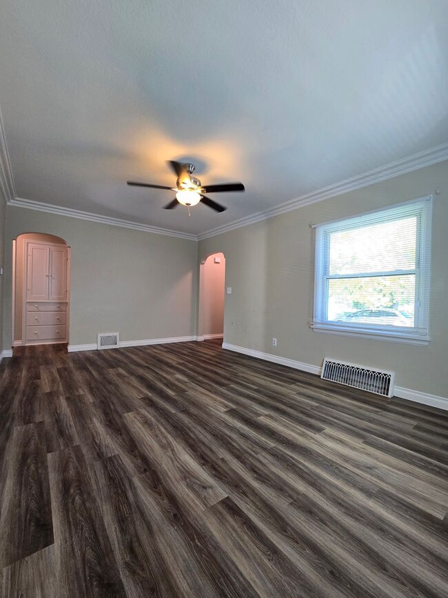 Building Photo - Adorable Centrally Located, Renovated Home...