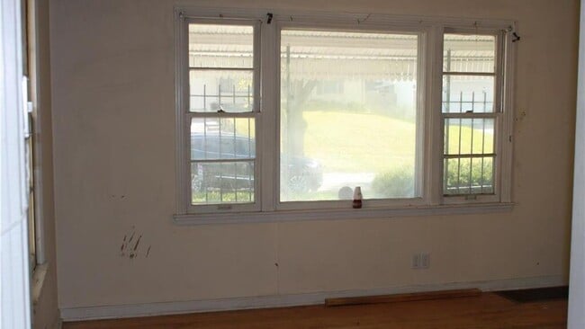 Building Photo - 3912 Monroe Ave