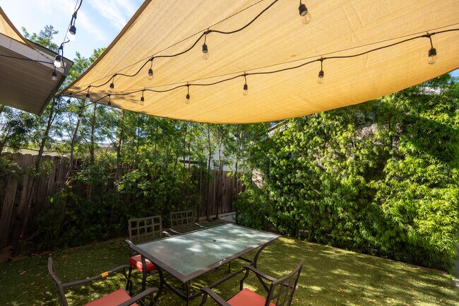 Building Photo - 10930 Oro Vista Ave