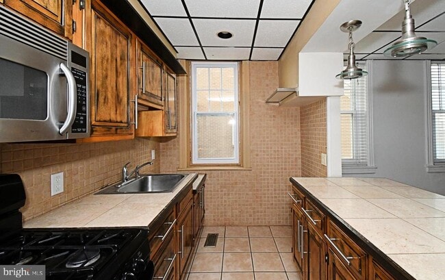 Building Photo - 470 Emmett St