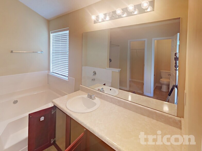 Building Photo - 5853 Sepulveda Ln