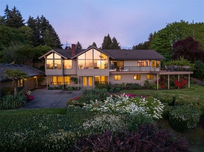 Building Photo - Kirkland View Home