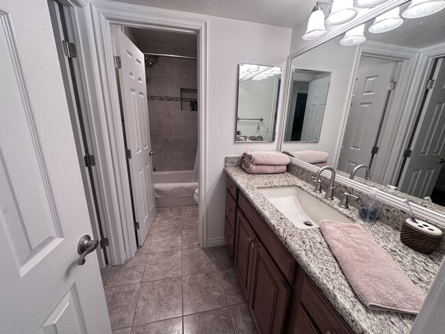 Building Photo - 441 Moser Ave