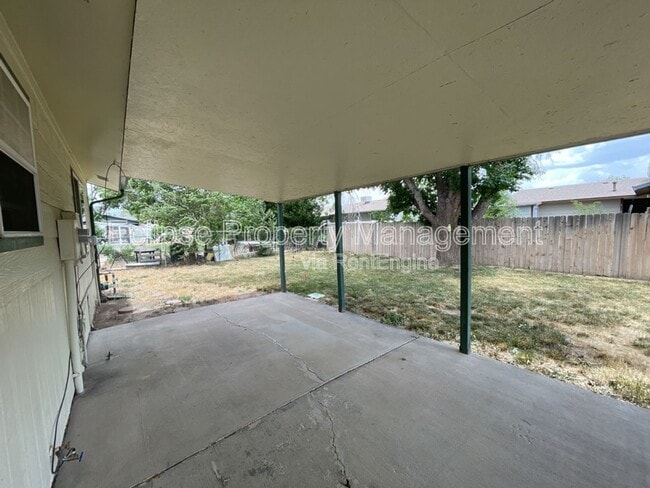 Building Photo - 626 Meadowood St