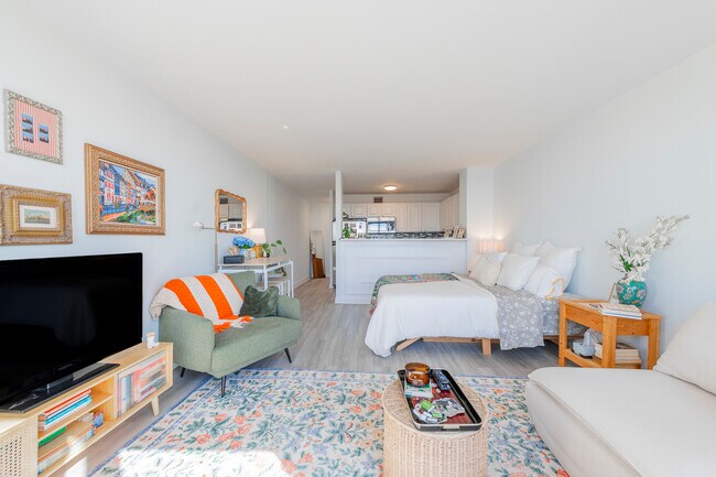 Building Photo - 1636 N Wells St