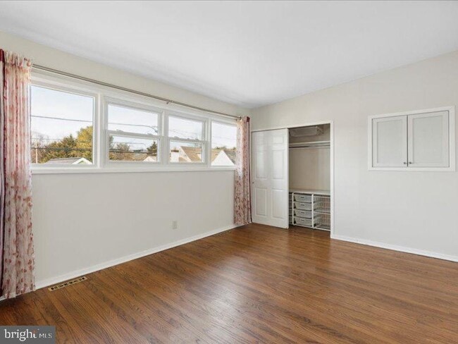 Building Photo - 437 Haywood Rd