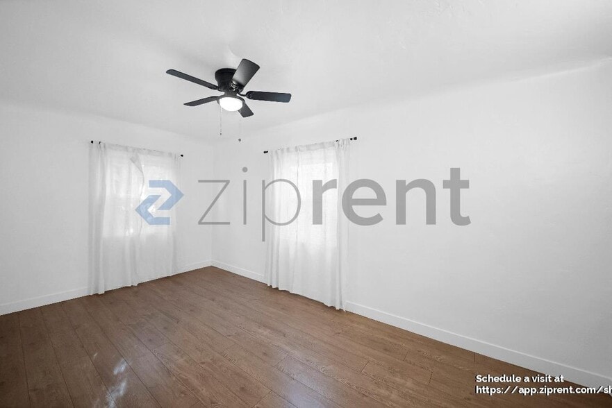 Building Photo - 5160 San Vicente Blvd