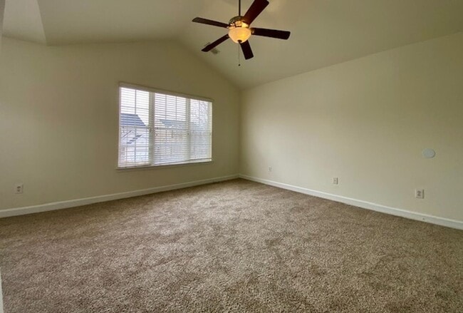Building Photo - 1/2 MONTH FREE! ?Upgraded 4BR with Brand New Flooring & Private Backyard – Available Feb 15