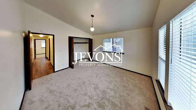 Building Photo - 1202 S 39th Ave