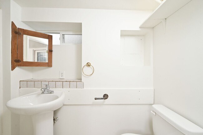 Building Photo - 5516 20th Ave NE