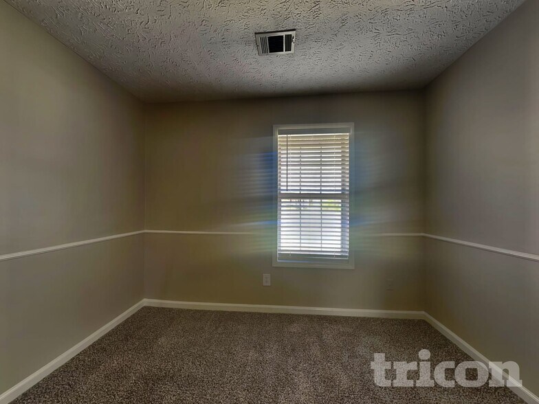 Building Photo - 4031 Daylily Way