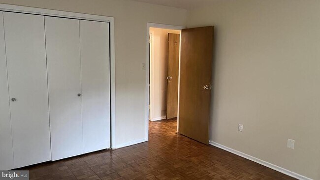 Building Photo - 100 West Ave