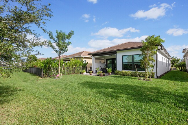 Building Photo - 15938 Key Biscayne Ln