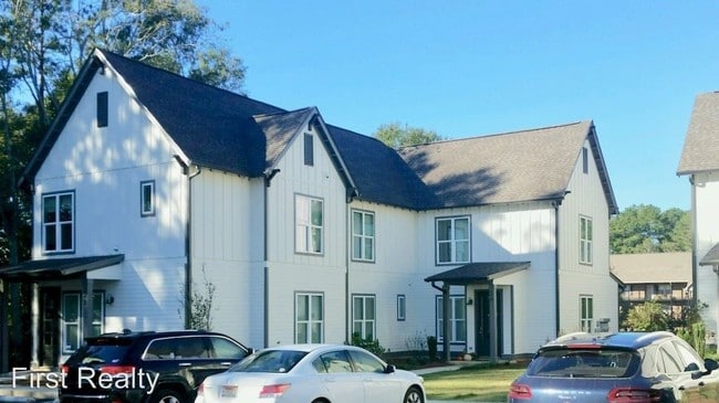 Building Photo - 805 W Railroad Ave