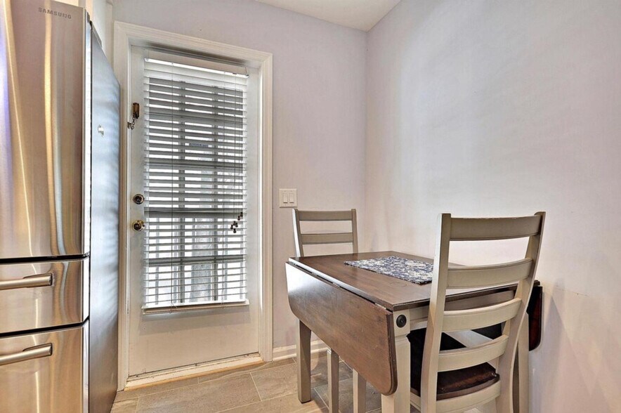 Building Photo - 169 1/2 King St