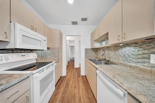 Building Photo - 1624 NE 175th St