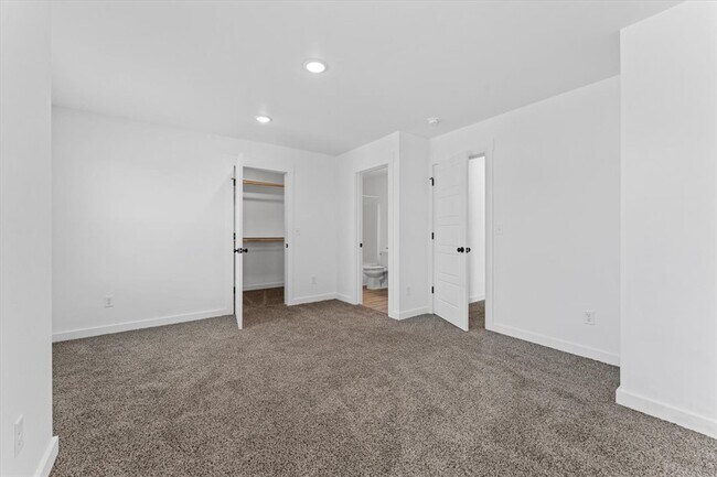 Building Photo - 941 Ventnor Ave