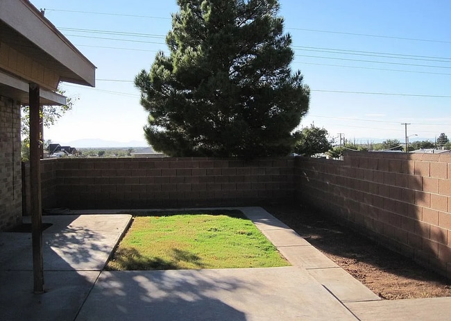 Building Photo - Fully Furnished Rental