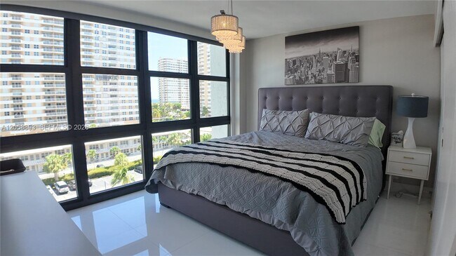 Building Photo - 2049 S Ocean Dr