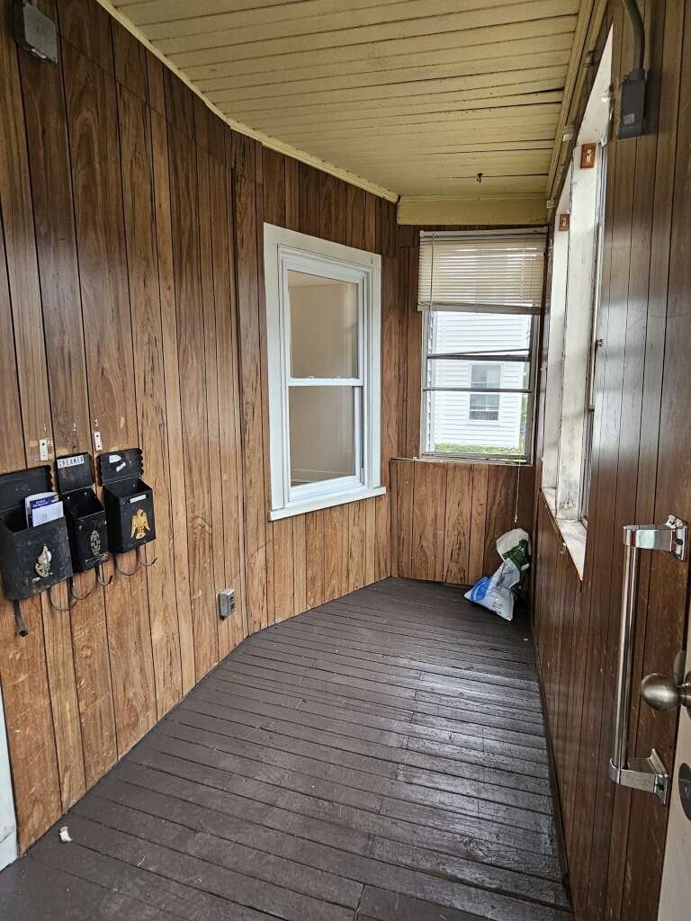 Building Photo - 20 Kosta St