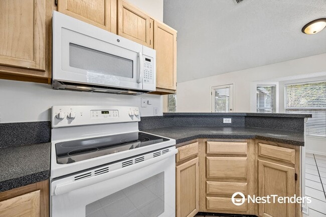 Building Photo - Great Location Near Town Center!