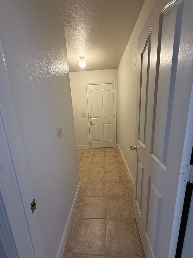 Building Photo - Prime Location 3 Bed 2 Bath Updated Home!