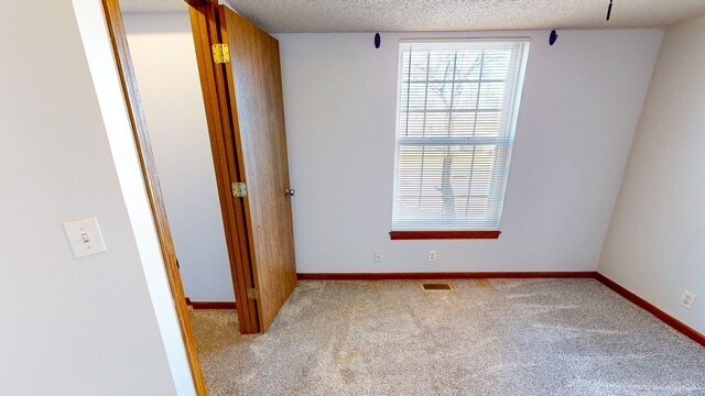 Building Photo - 1327 E 21st Ter