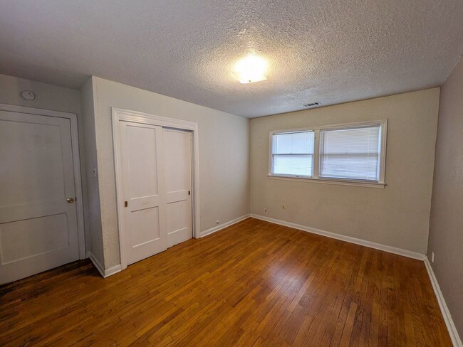 Building Photo - 306 Bridal Wreath Ave