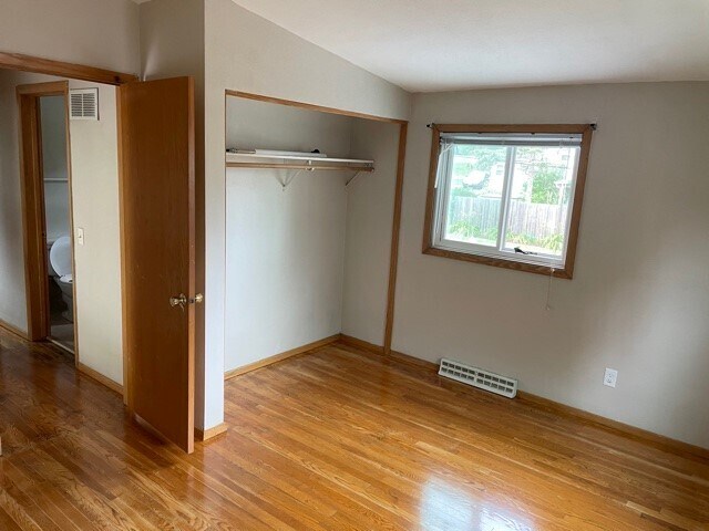 Building Photo - 307 Cardinal Cres