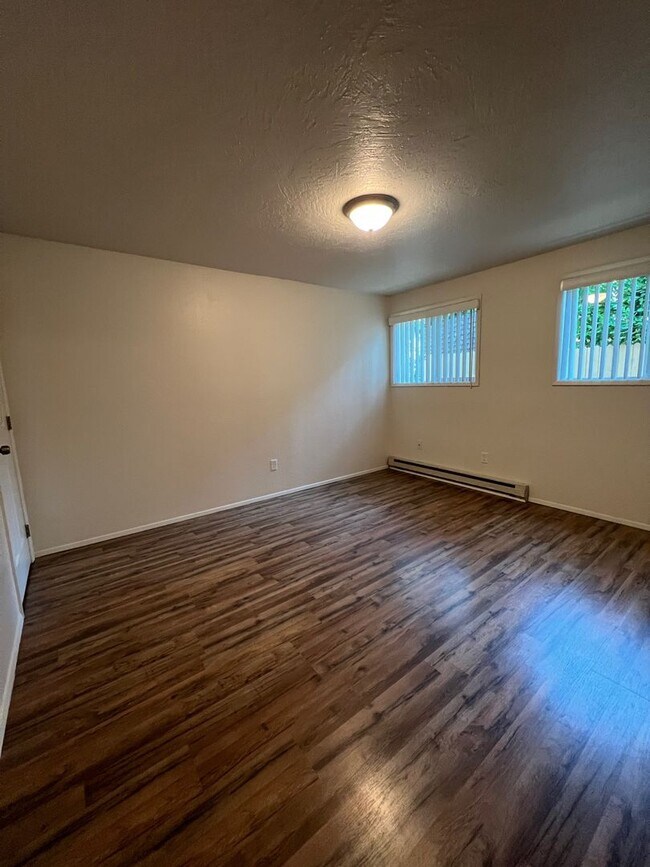Building Photo - 2 Bedroom Condo in Lake Oswego