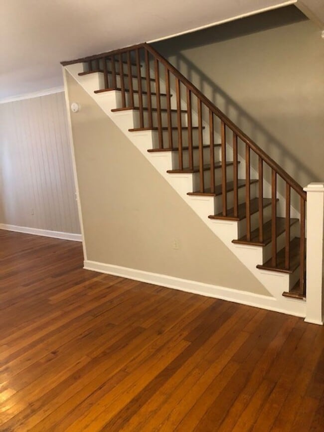 Building Photo - Great location in Garden District seconds from Downtown and LSU.