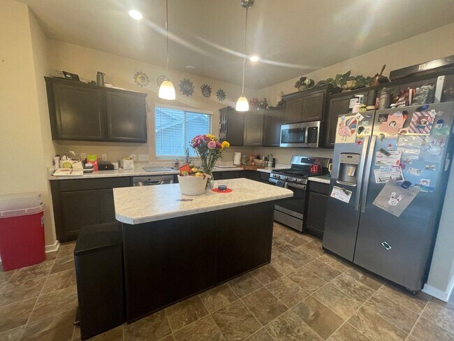 Building Photo - Bellevue Home For Rent!