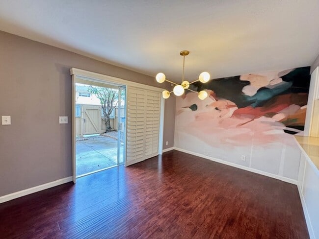 Building Photo - Gorgeous Walnut Creek Townhome 2 bedroom, 2.5 bath with 1 car garage in Sunset Park