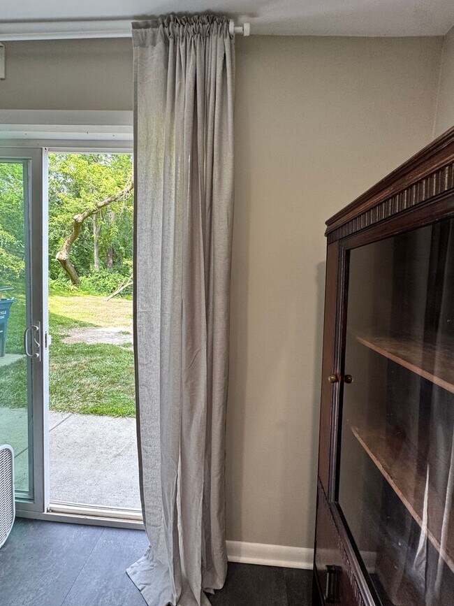 Building Photo - Spacious 4-Bedroom Home with 2 Kitchens | West Ann Arbor