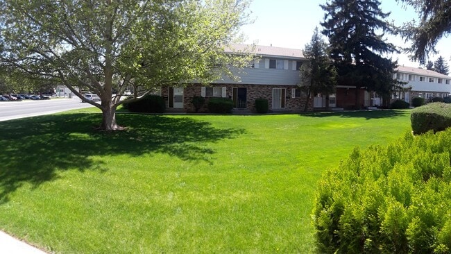 Building Photo - Central and updated 3 bedroom 1.5 bath tow...