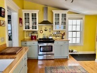 Building Photo - 272 Danforth St