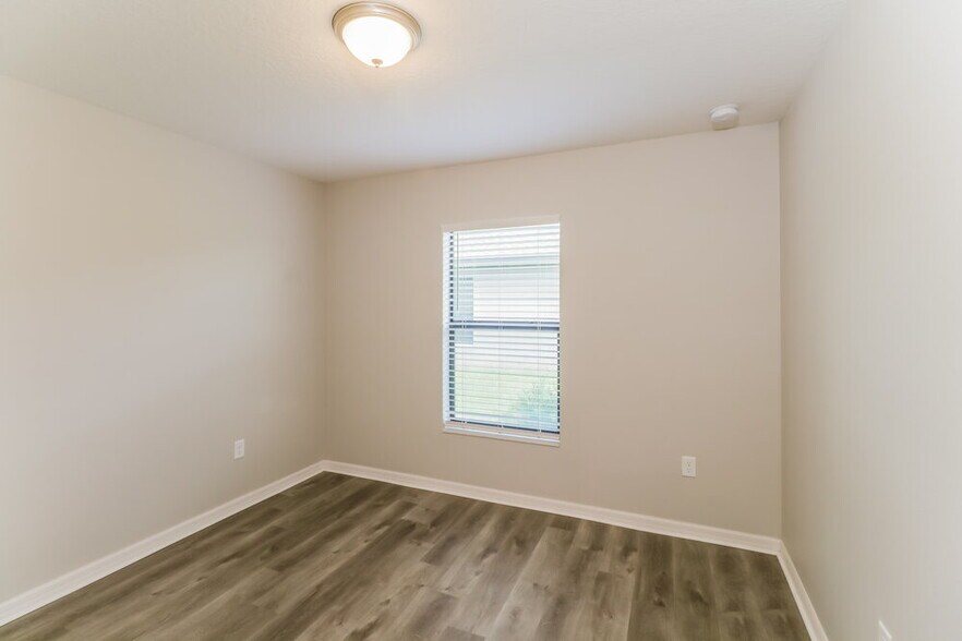 Building Photo - 6519 Redbay Dr
