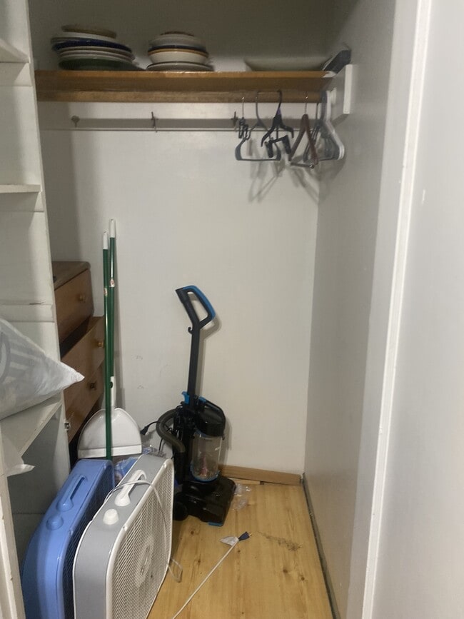 Building Photo - 320 Bawden St