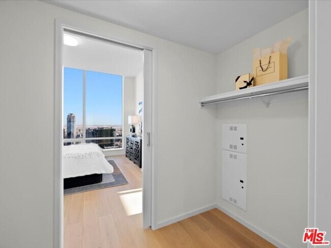 Building Photo - 877 Francisco St